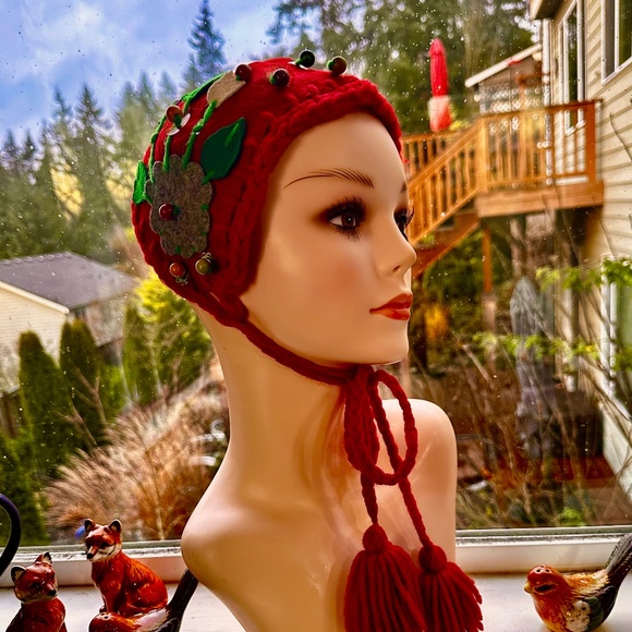 Vintage 40s Woman’s Red Wool HandmadeTyrolean Style Snow Bonnet / Winter Hat - Picture 2 of 15